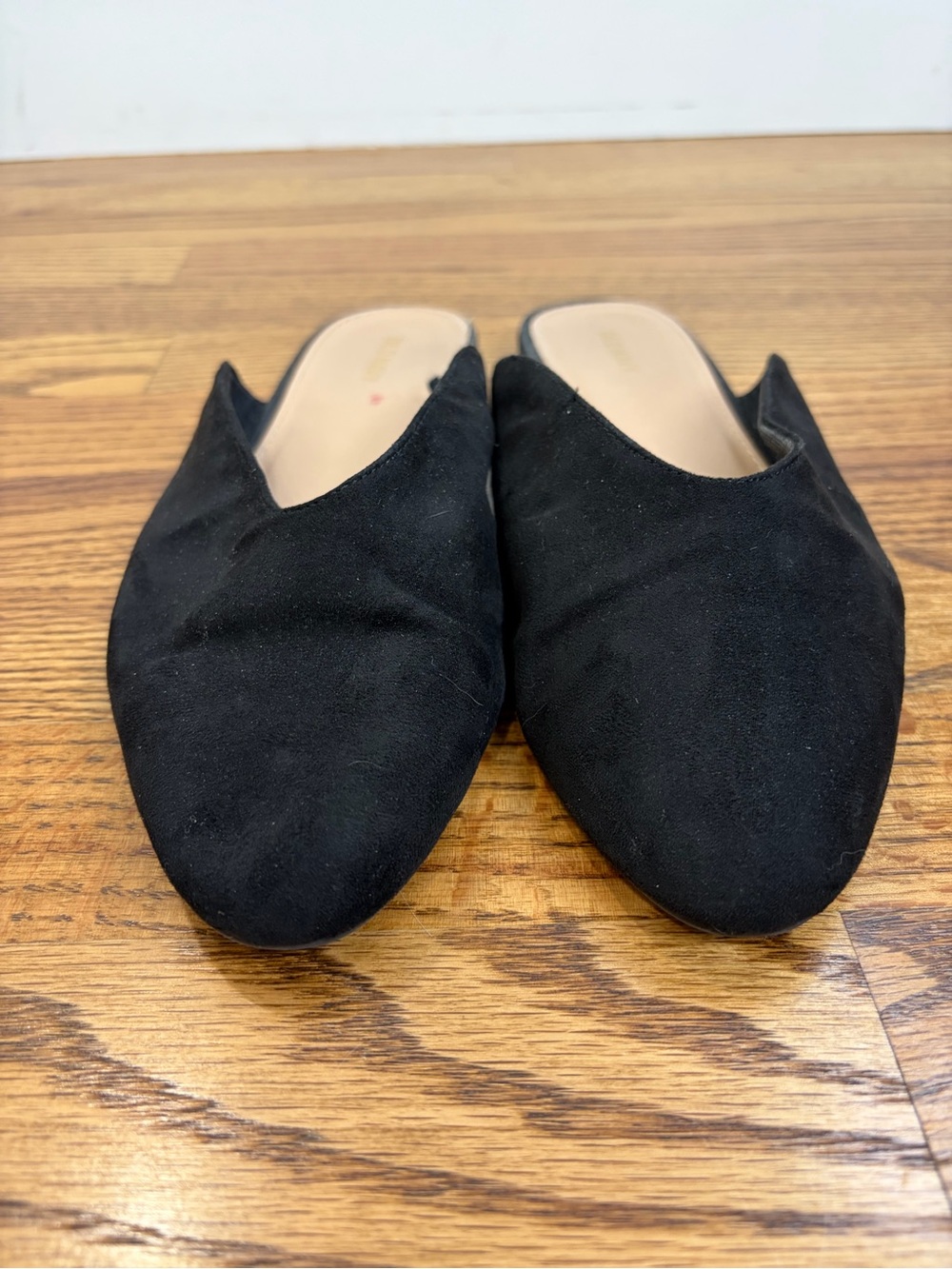 Old Navy Black Faux-Suede Pointy-Toe Mule Flats (8) - Picture 2 of 9